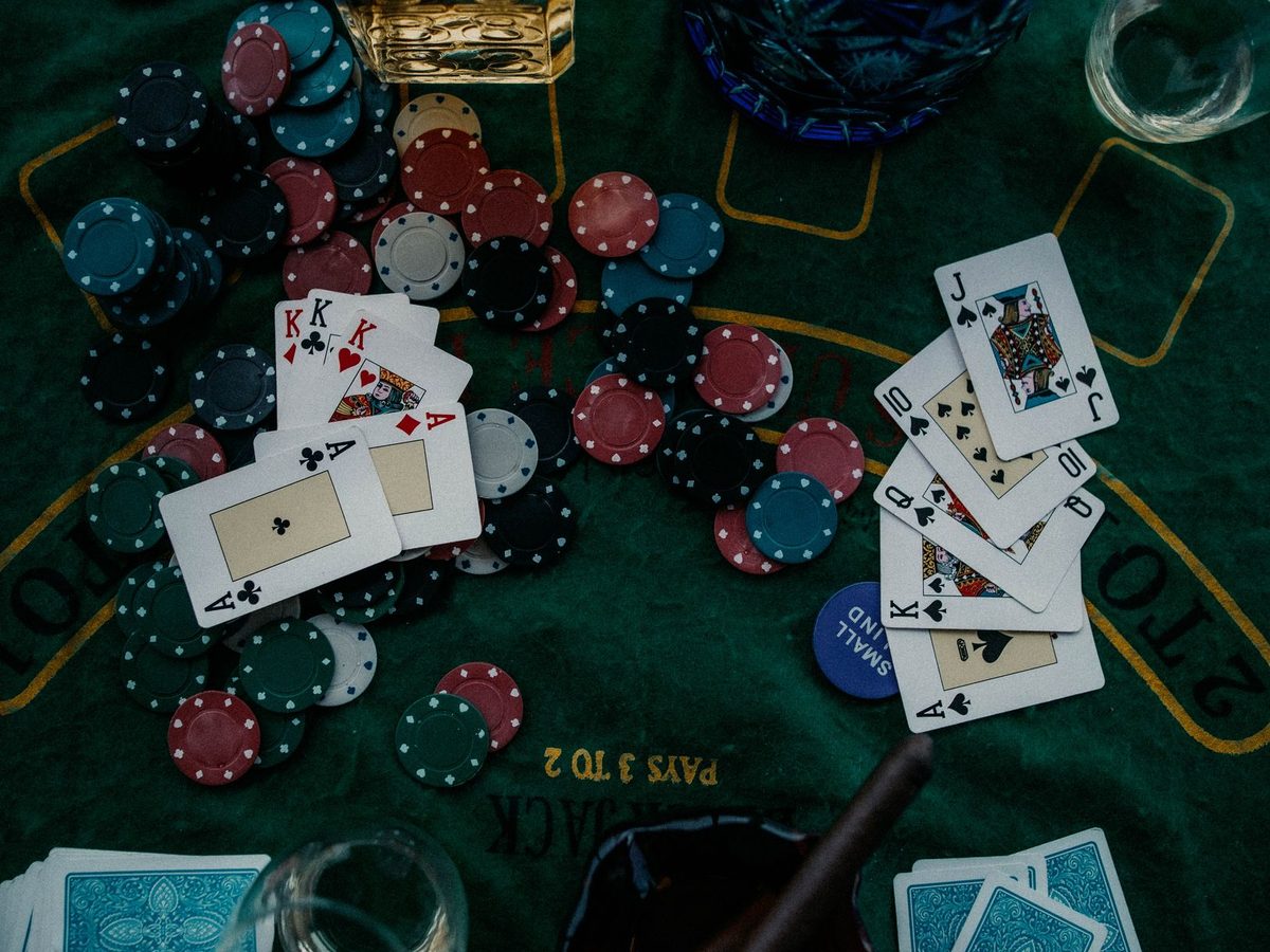 Stół do blackjacka w strefie rozrywki