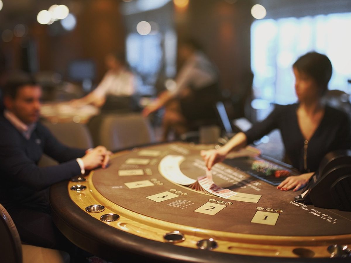 Stół pokerowy w strefie rozrywki Poziom 320